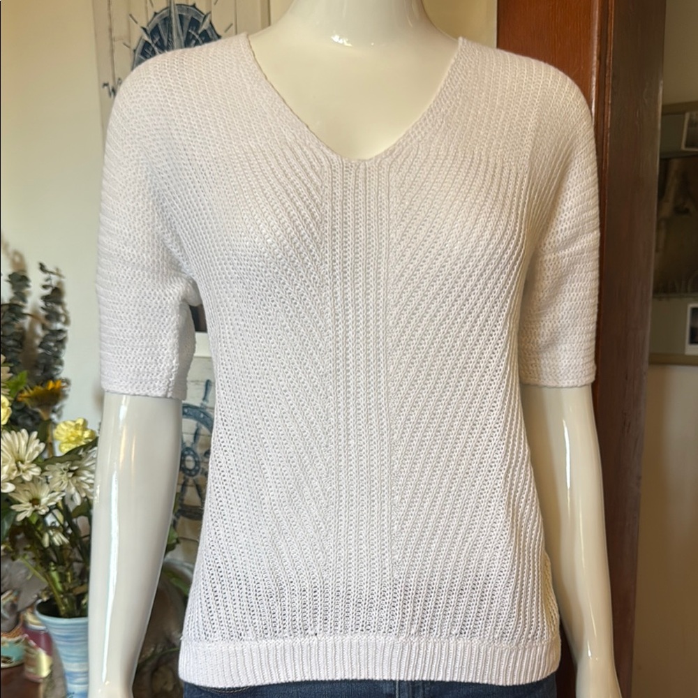 NWT chaps size small beachy elegant White hole V-Neck Sweater